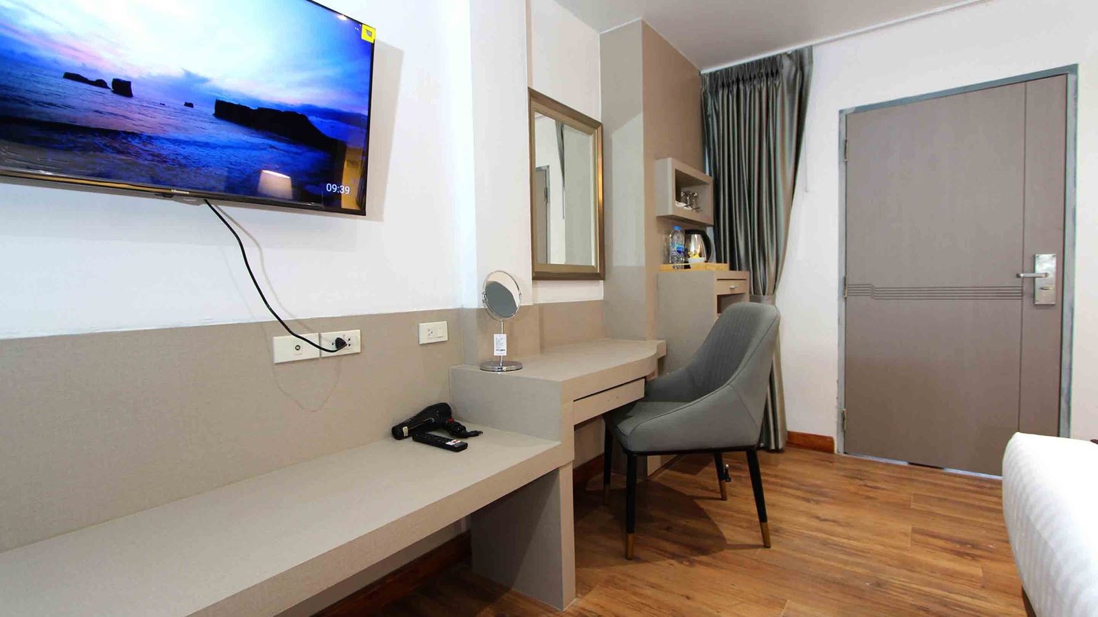 rooms-honeymoon-suite-with-jacuzzi