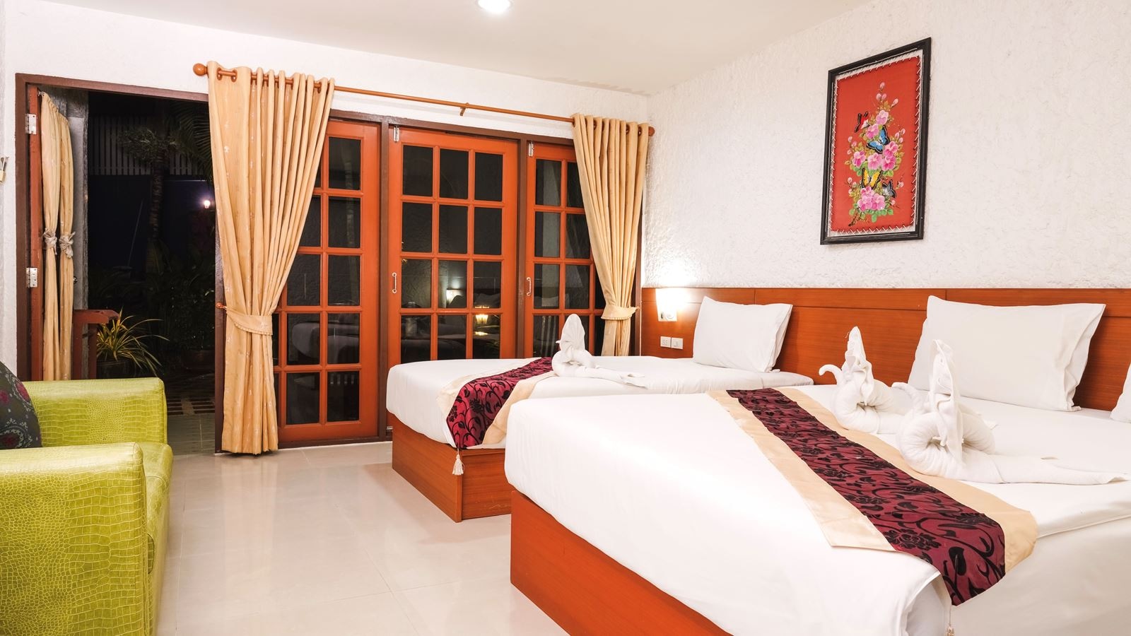 rooms-family-pool-view