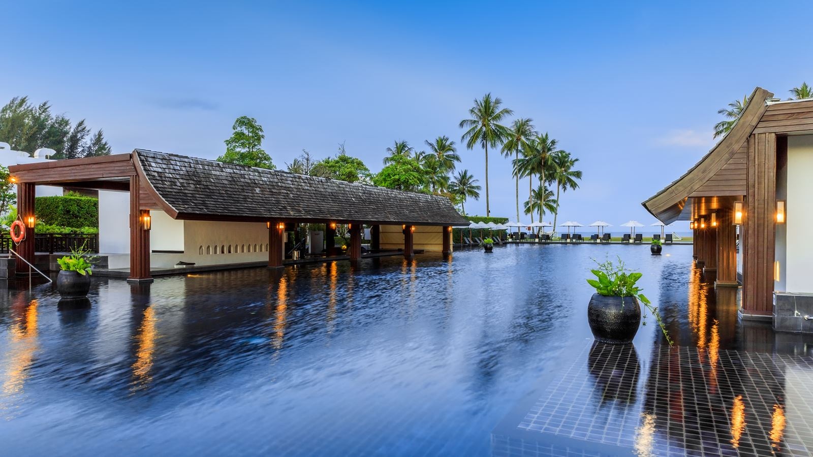 bars-infinity-pool-bar