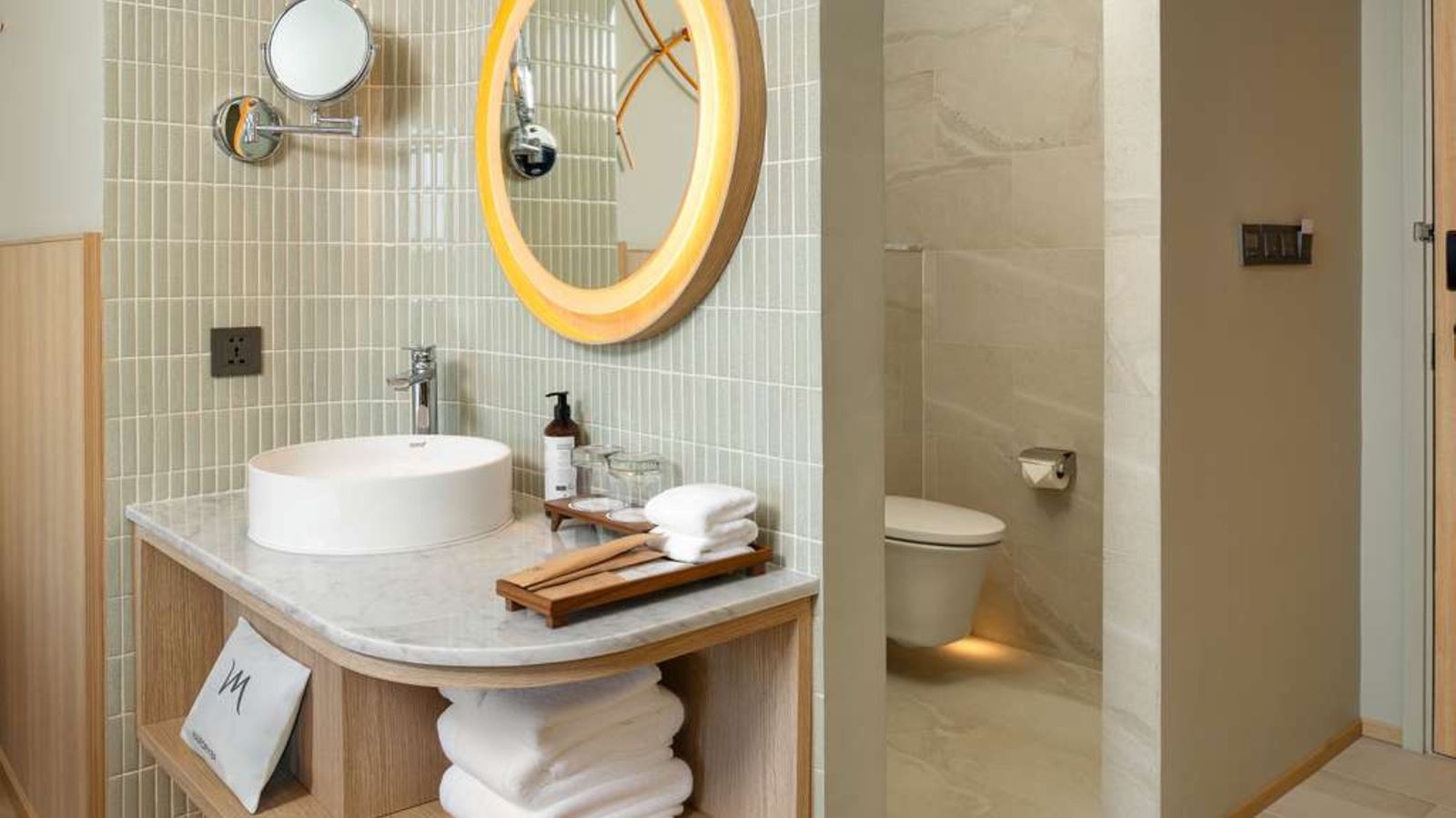 rooms-superior-with-balcony