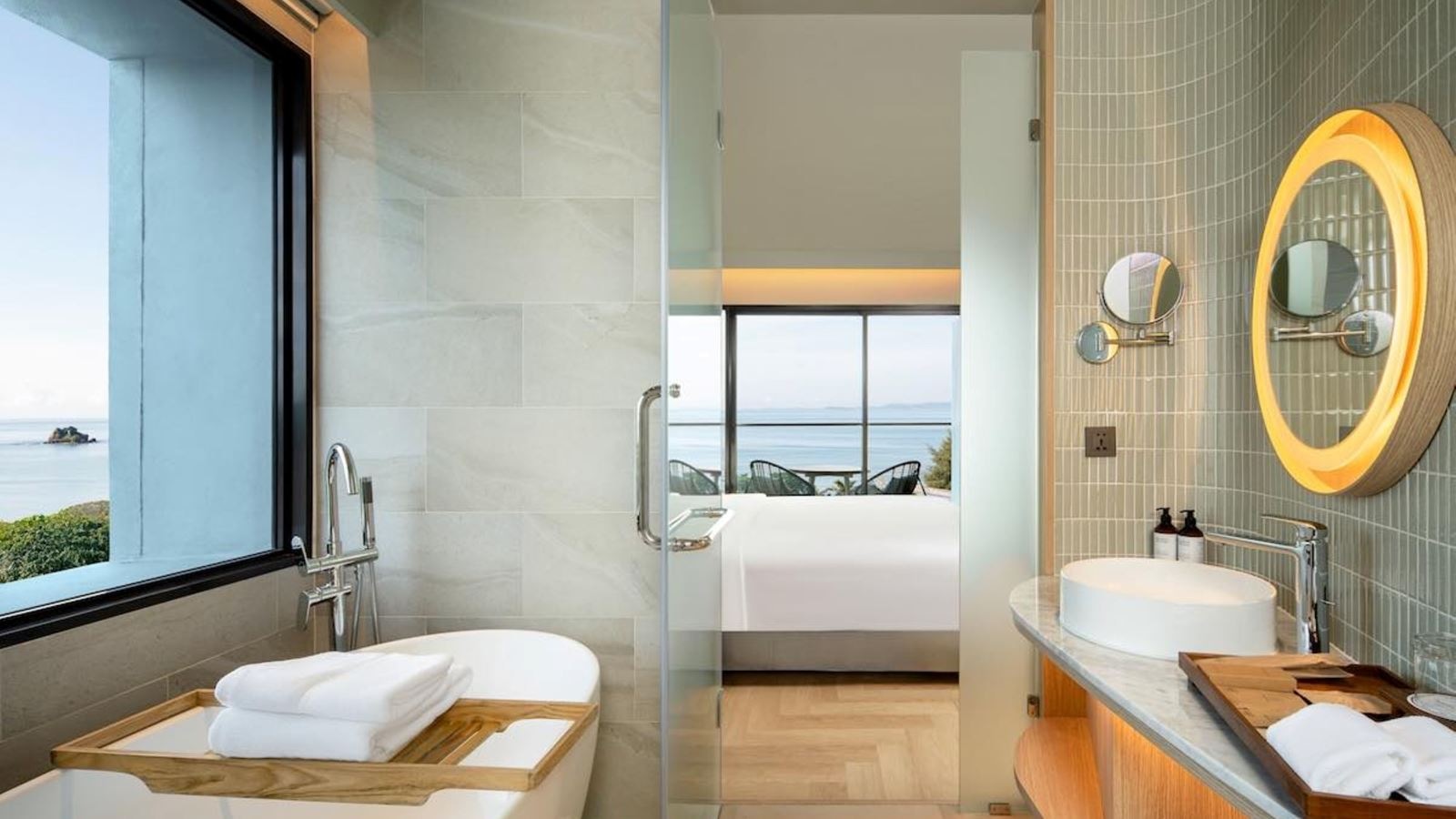 rooms-junior-suite-ocean-view-with-balcony