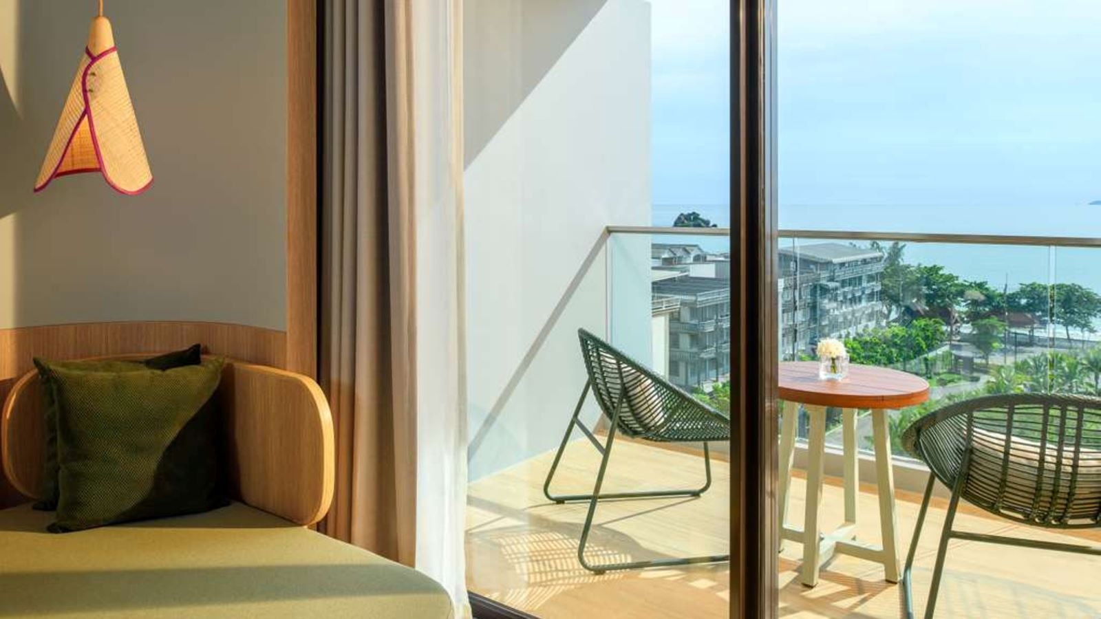 rooms-executive-ocean-view-with-balcony