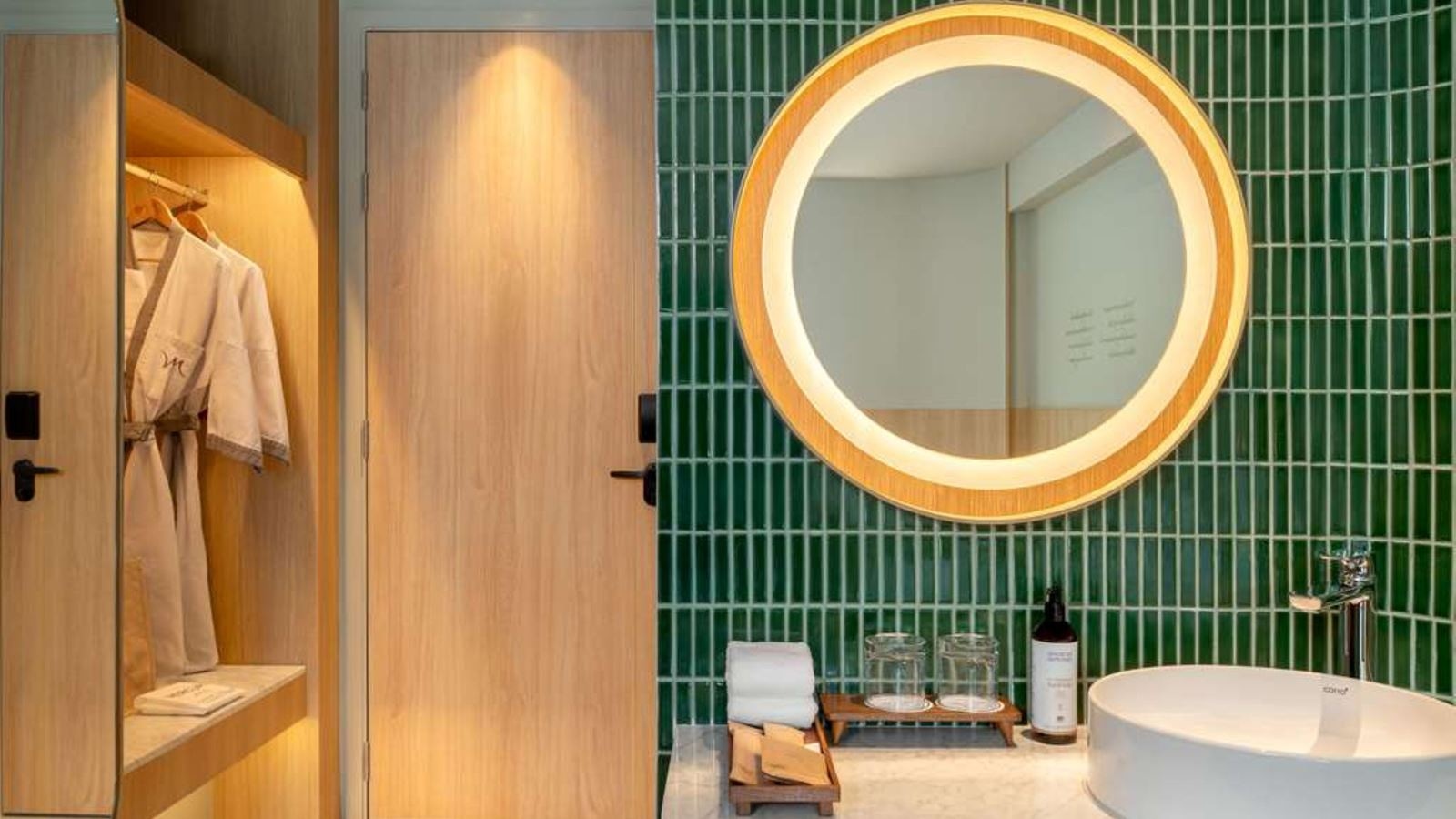 rooms-superior-pool-access-with-balcony