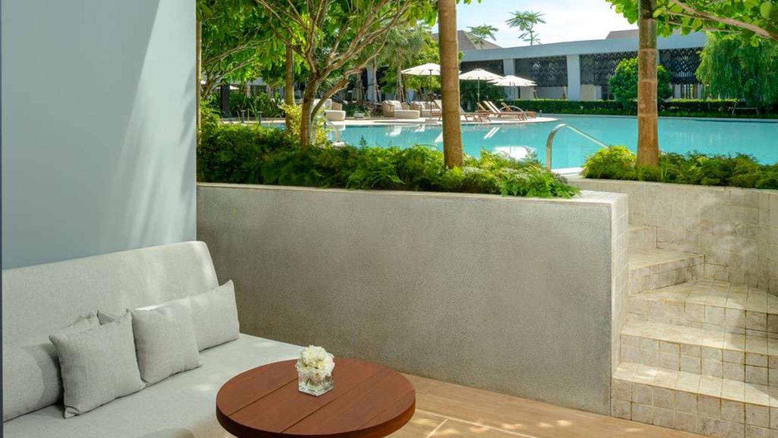 rooms-superior-pool-access-with-balcony