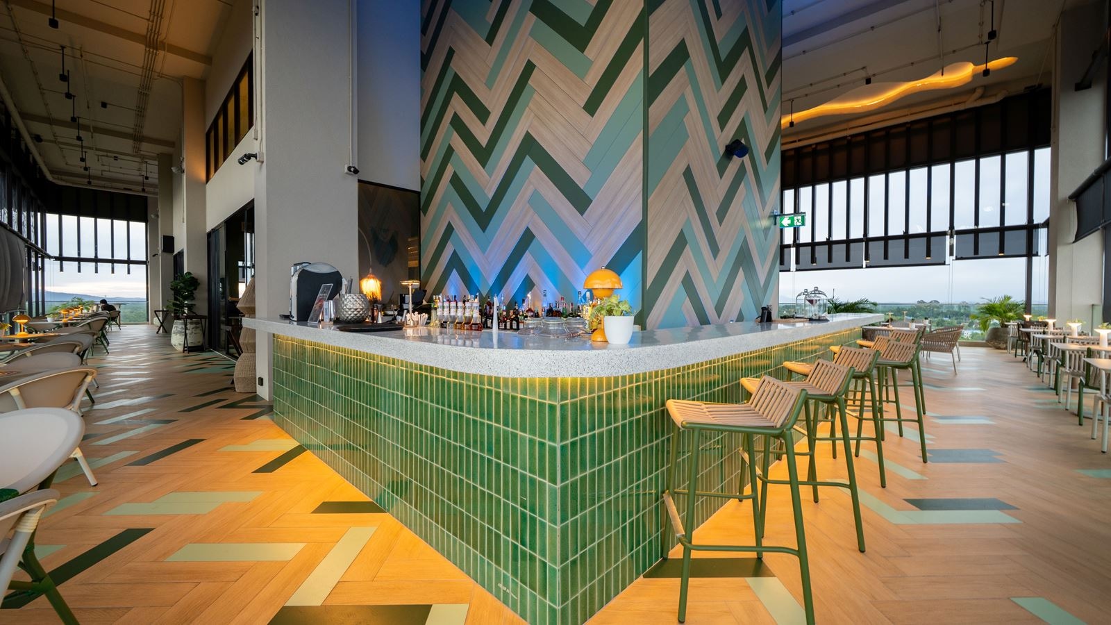 restaurants-koh-17-rooftop--dining