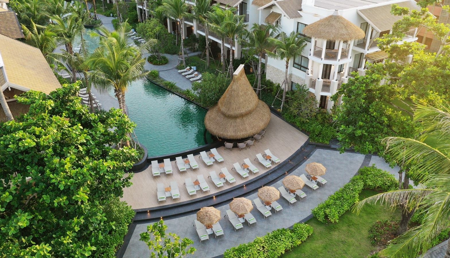 bars-the-lazy-coconut-pool-bar