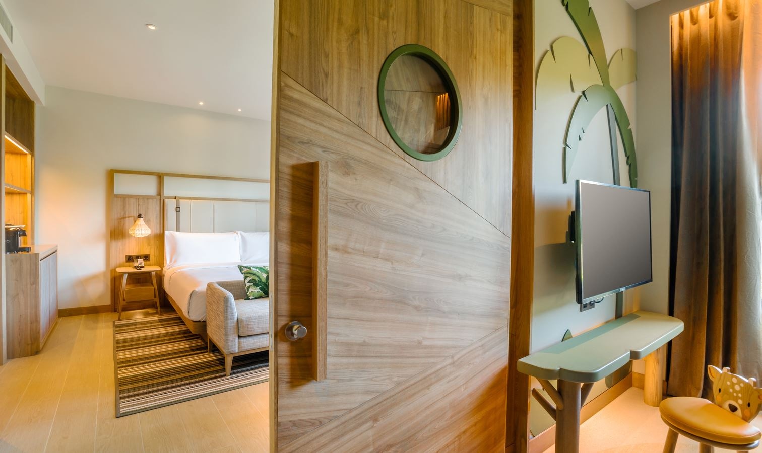 rooms-suite-kids-theme-balcony