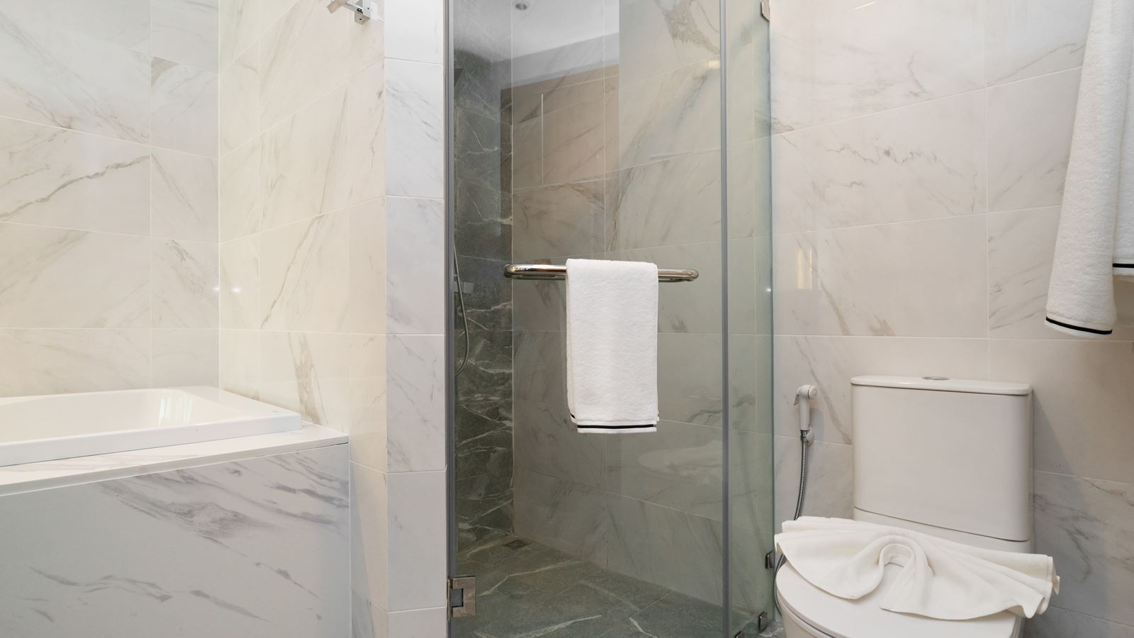 rooms-junior-triple-suite