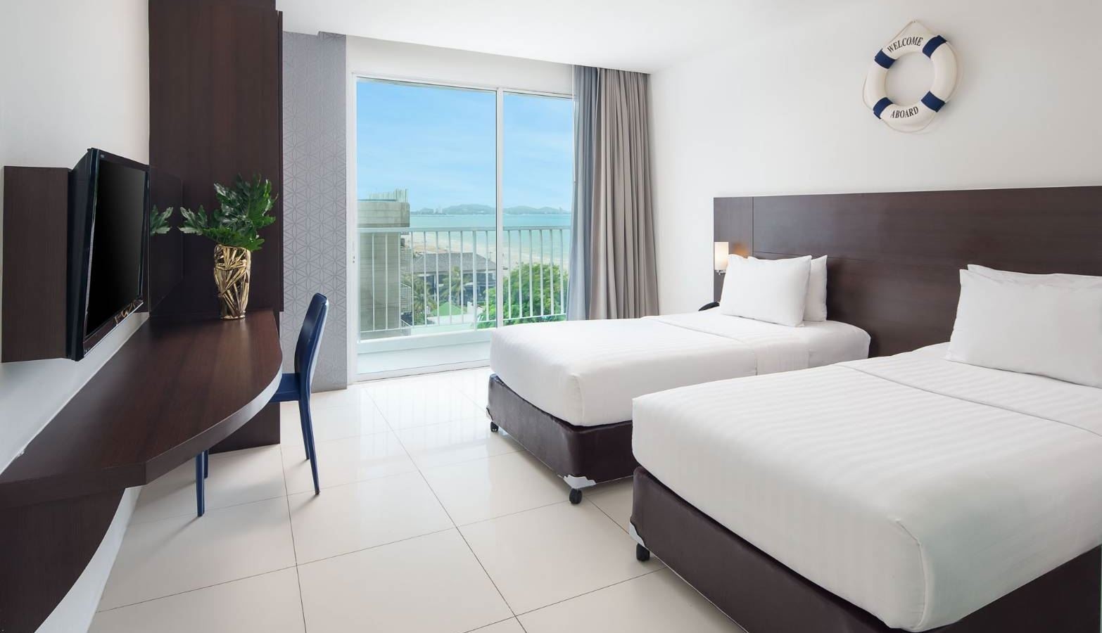 rooms-deluxe-with-balcony