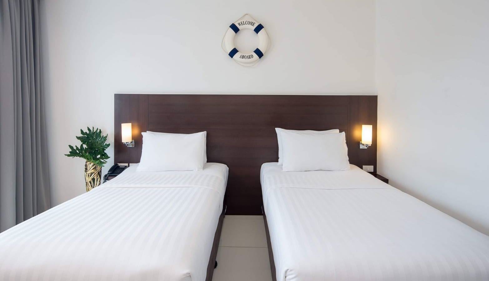 rooms-deluxe-with-balcony