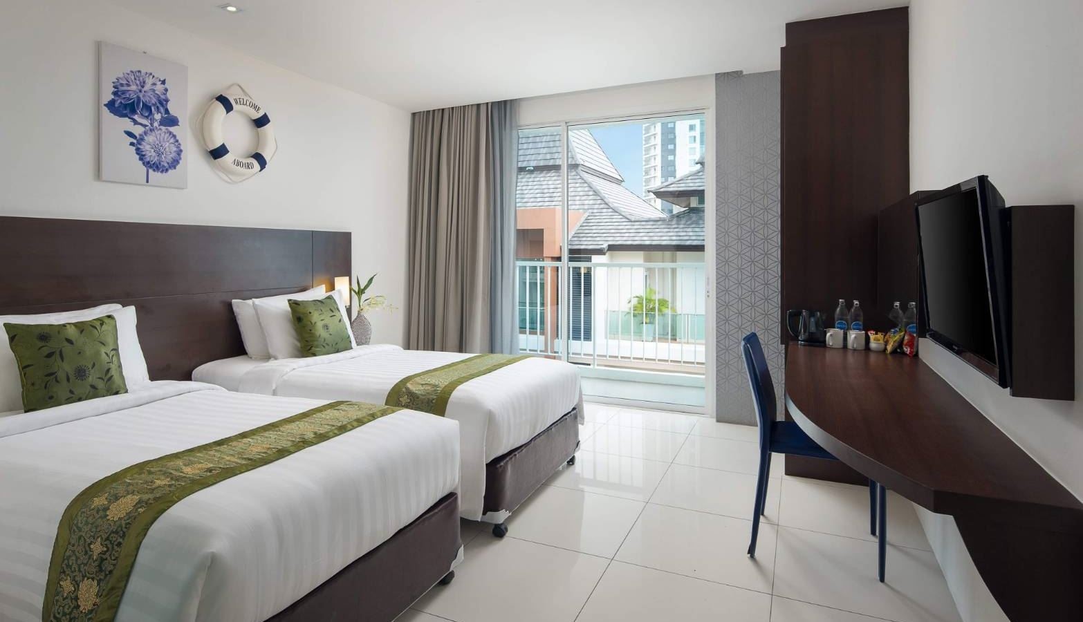 rooms-deluxe-with-balcony