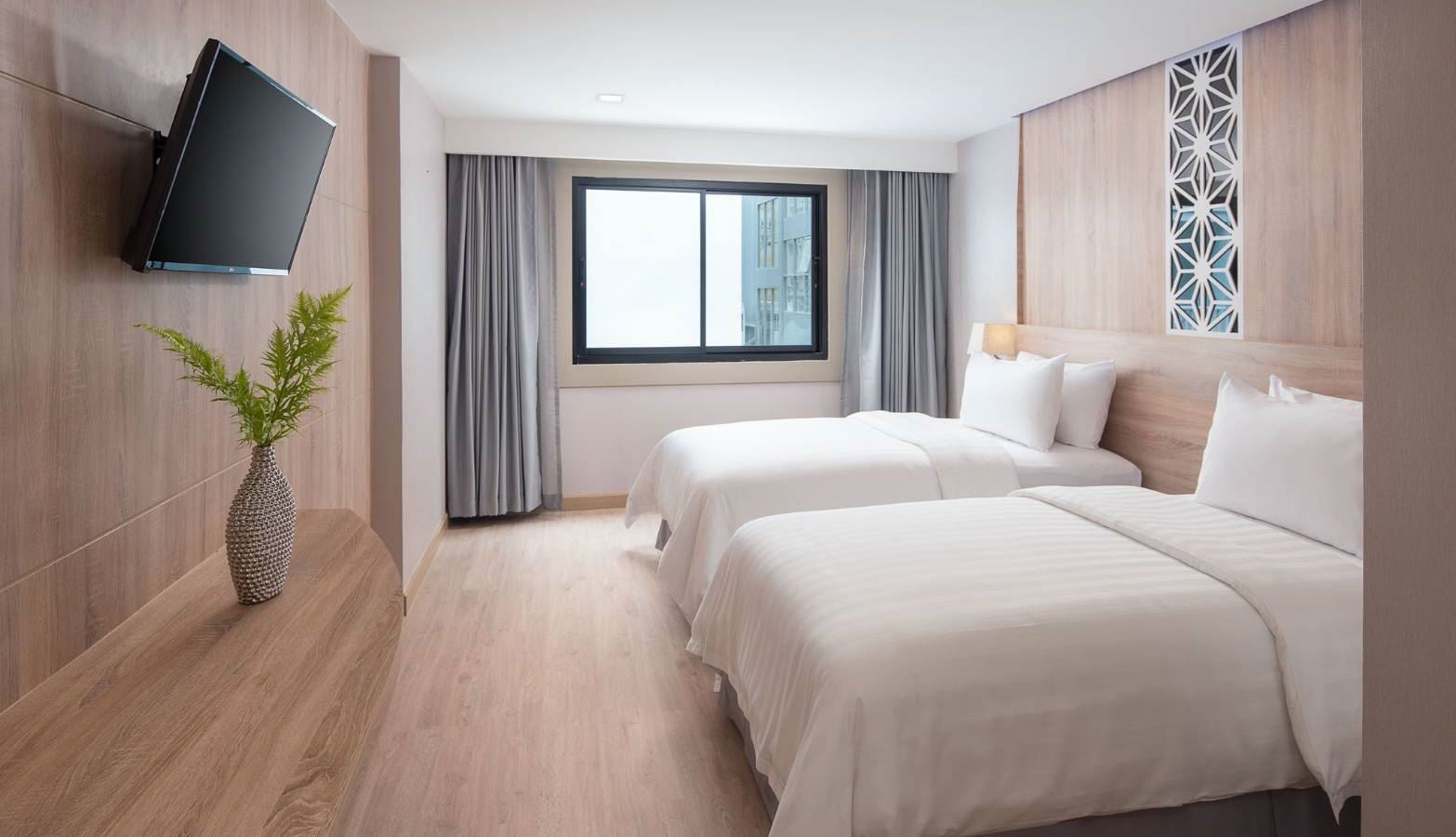 rooms-deluxe-cruise--no-balcony