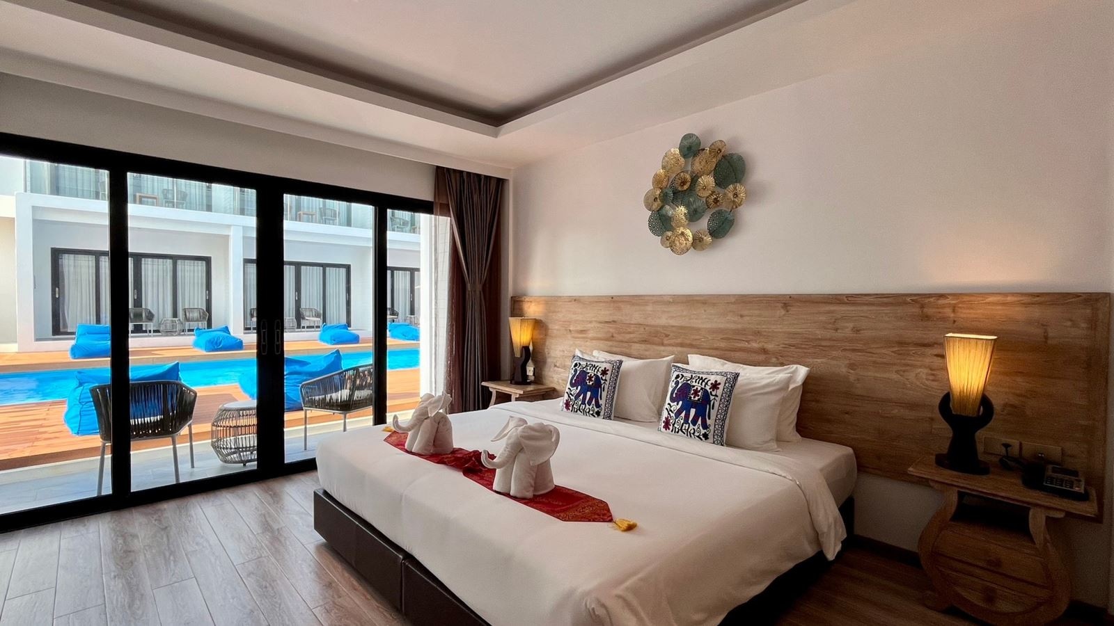 rooms-grand-deluxe-poolside
