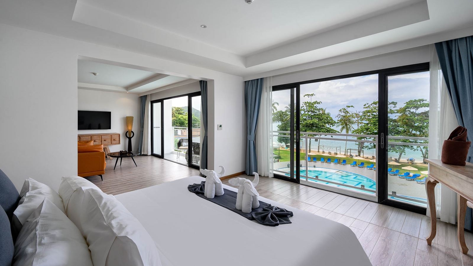 rooms-royal-suite-1-bed-room-+sofa