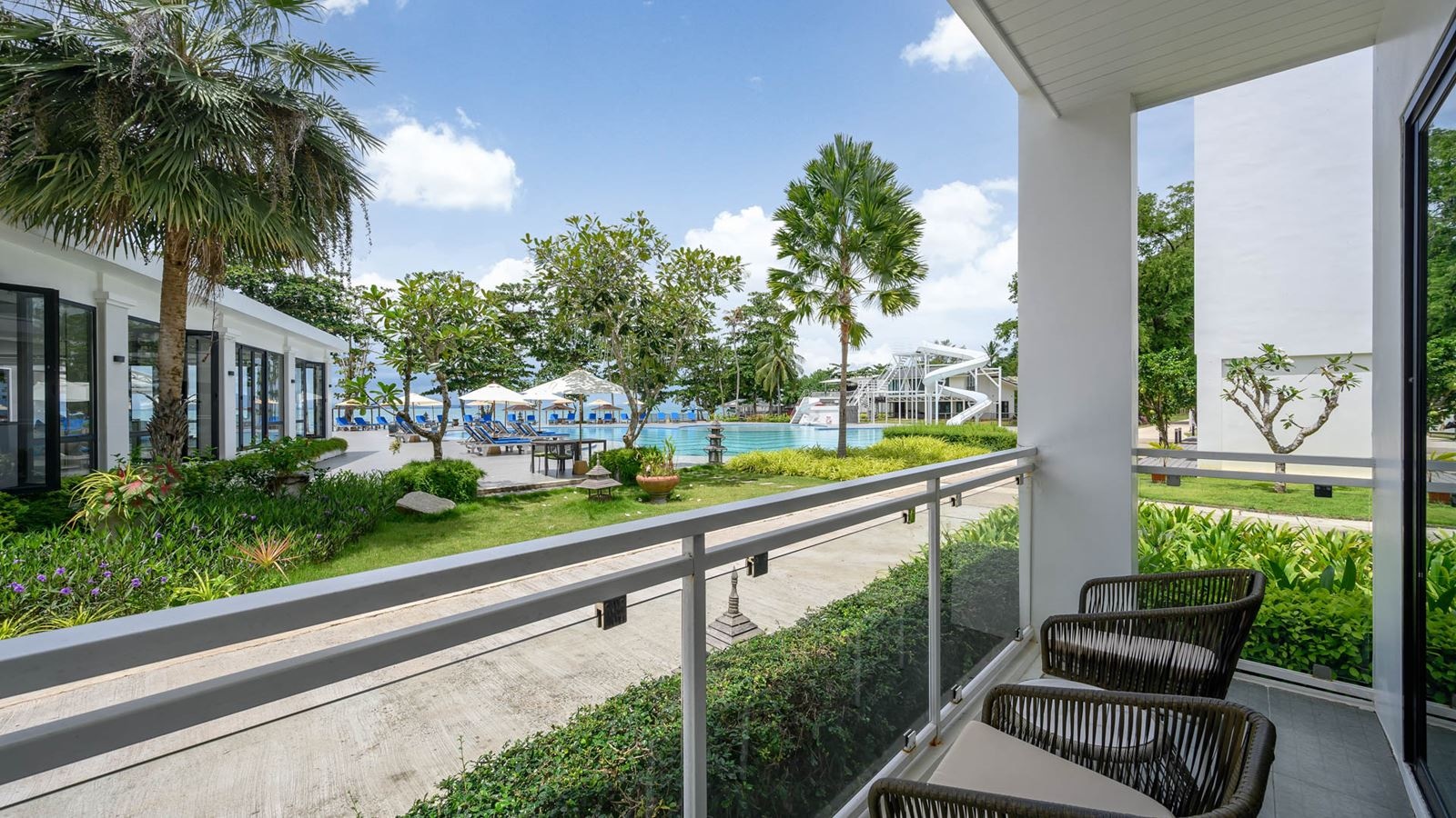 rooms-grand-deluxe-kingside-bed