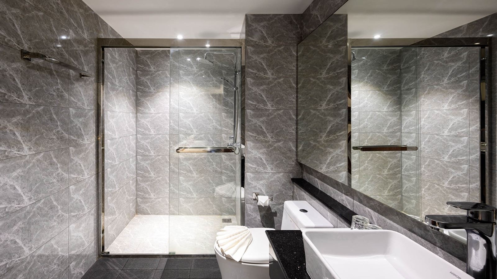 rooms-grand-deluxe-twin-bed