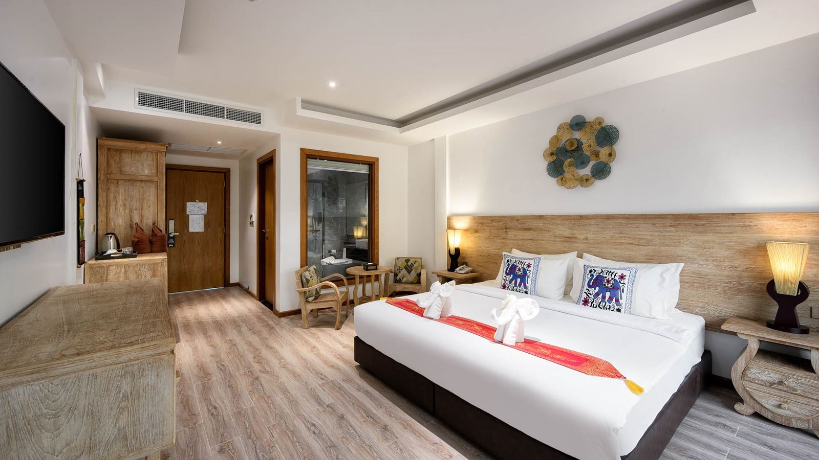 rooms-grand-deluxe-poolside