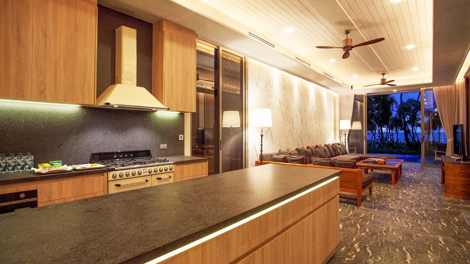 rooms-five-bedroom-beach-front--pool-villa