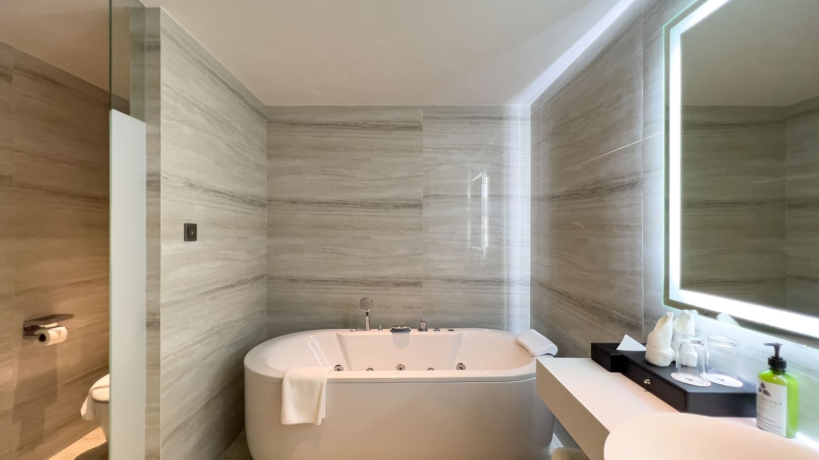 rooms-amethyst-one-bedroom-suite