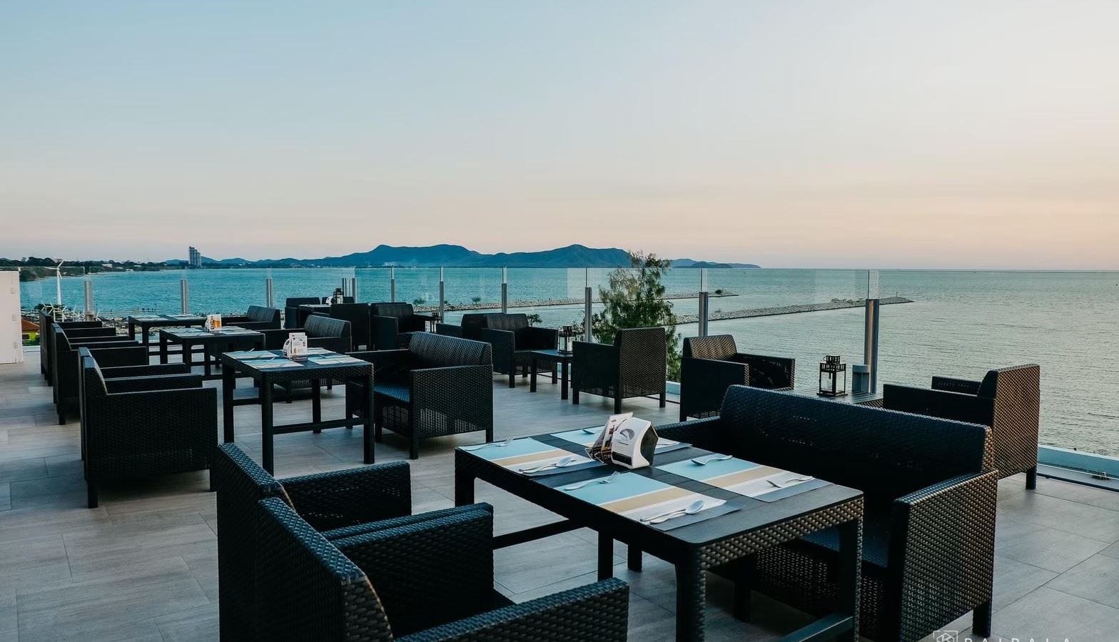 bars-sea-cloud-sky-bar