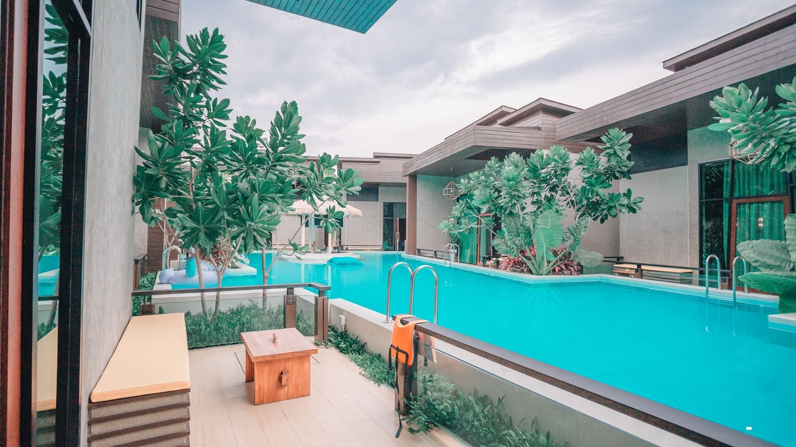 rooms-deluxe-pool-villas-with-pool-access