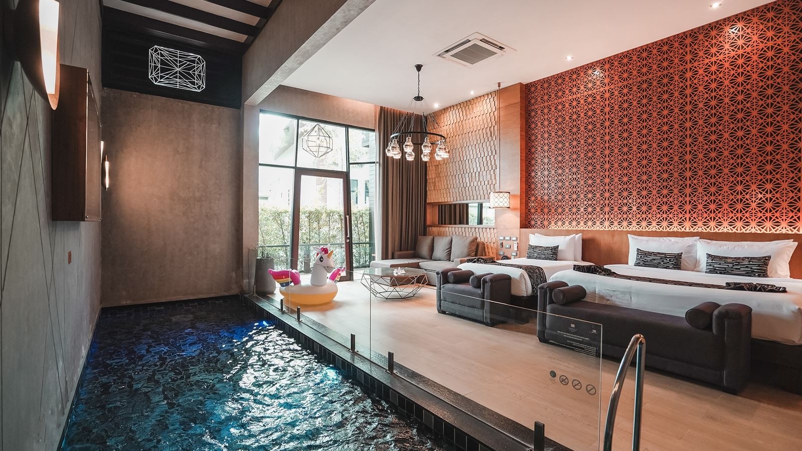 rooms-pool-villa-family