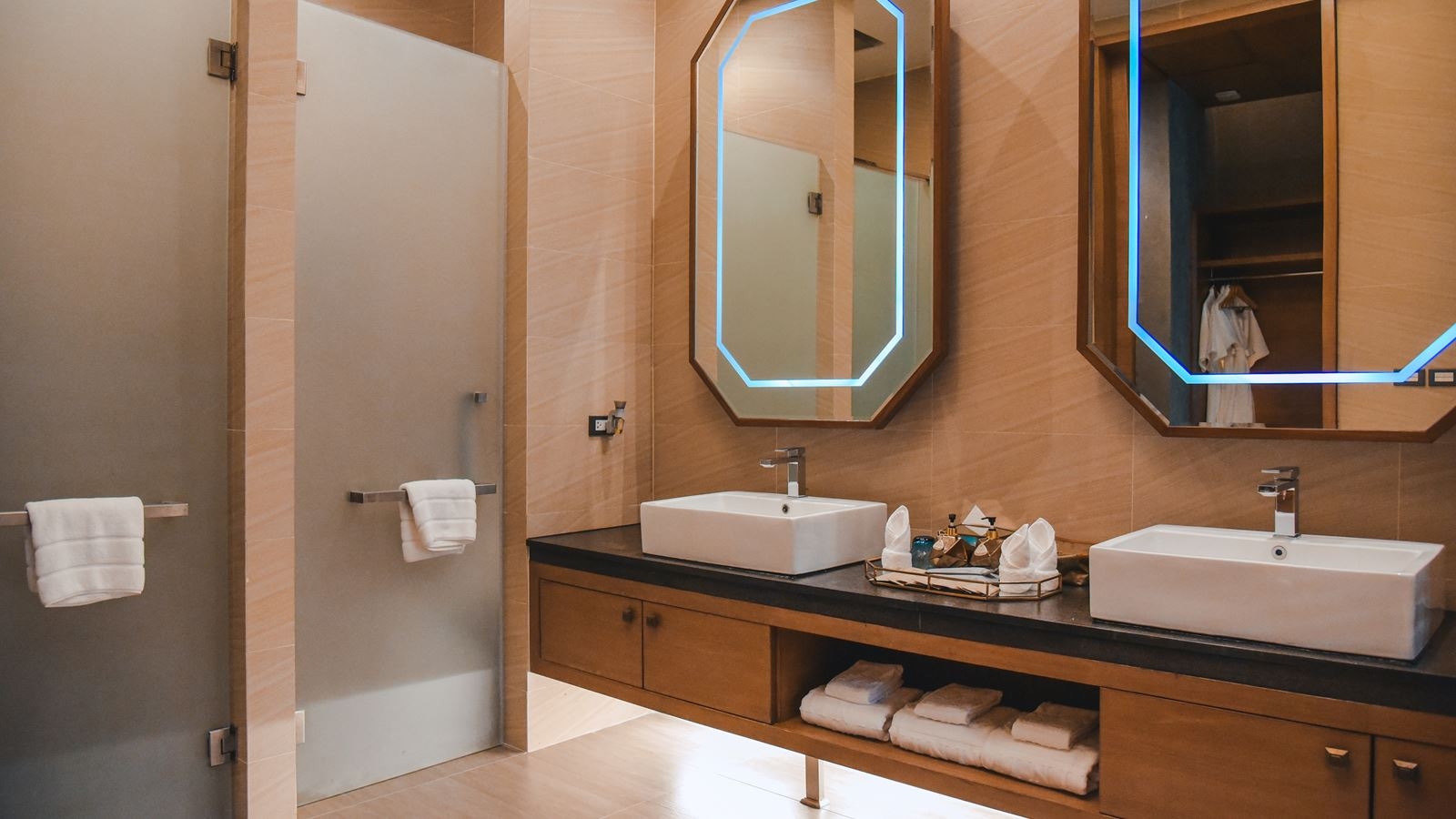 rooms-pool-villa-family