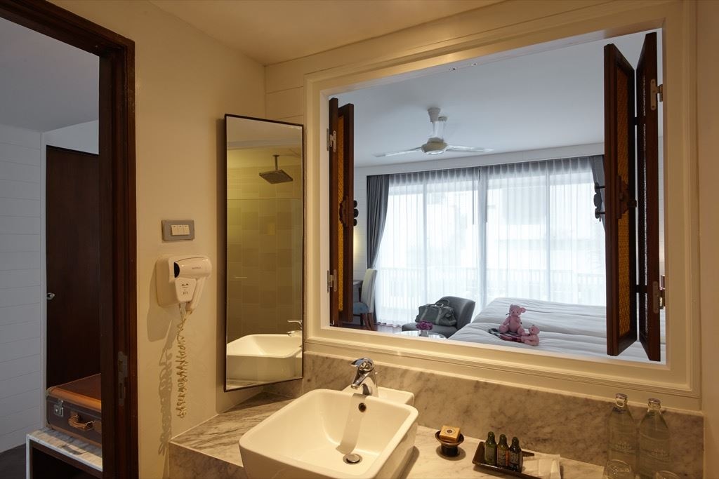 rooms-deluxe-balcony