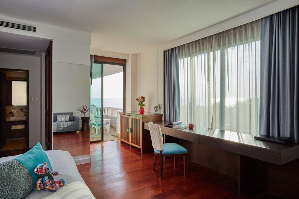 rooms-mini-suite-sea--horizon-balcony