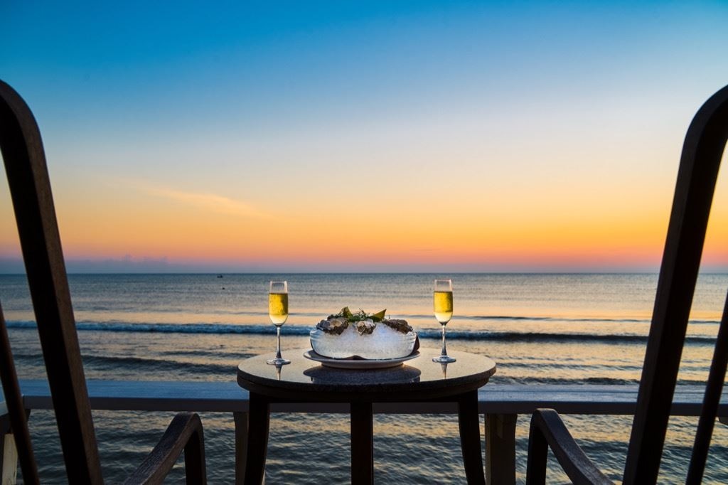 restaurants-lets-sea-hua-hins-beach-restaurat