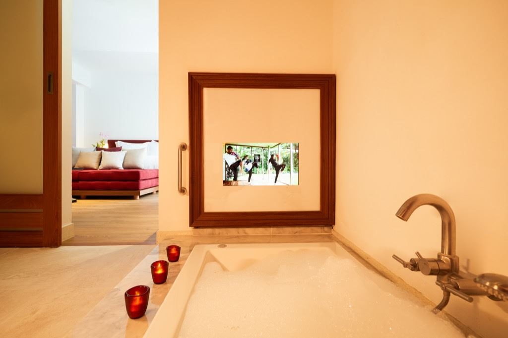 rooms-pool-access-lazzzzz-suite-with-zluxe-club