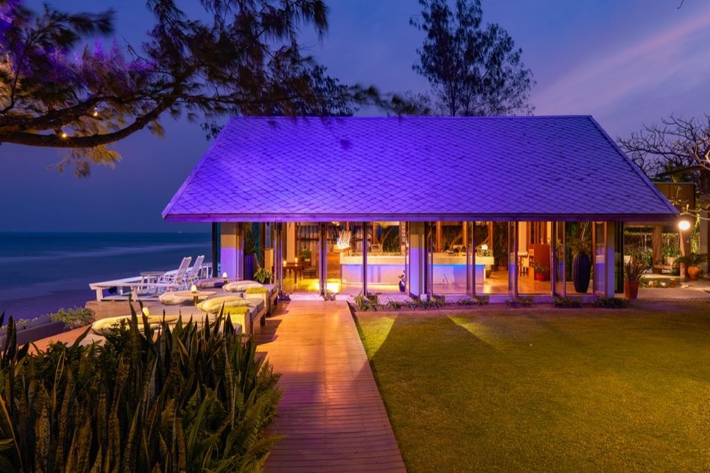 restaurants-lets-sea-hua-hins-beach-restaurant