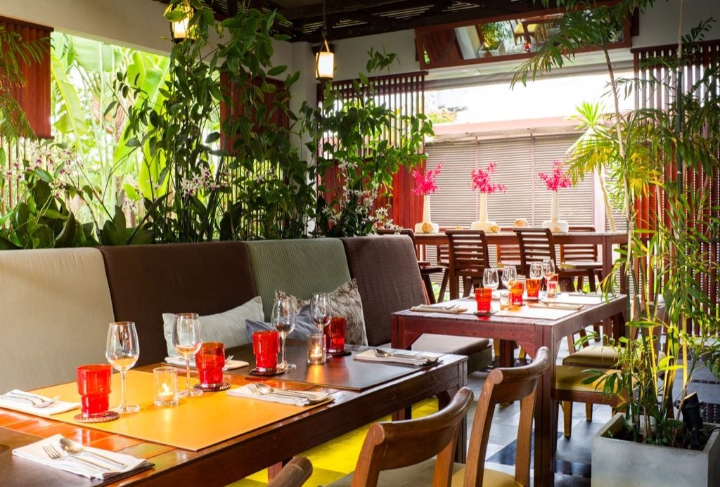 restaurants-lets-sea-hua-hins-beach-restaurant