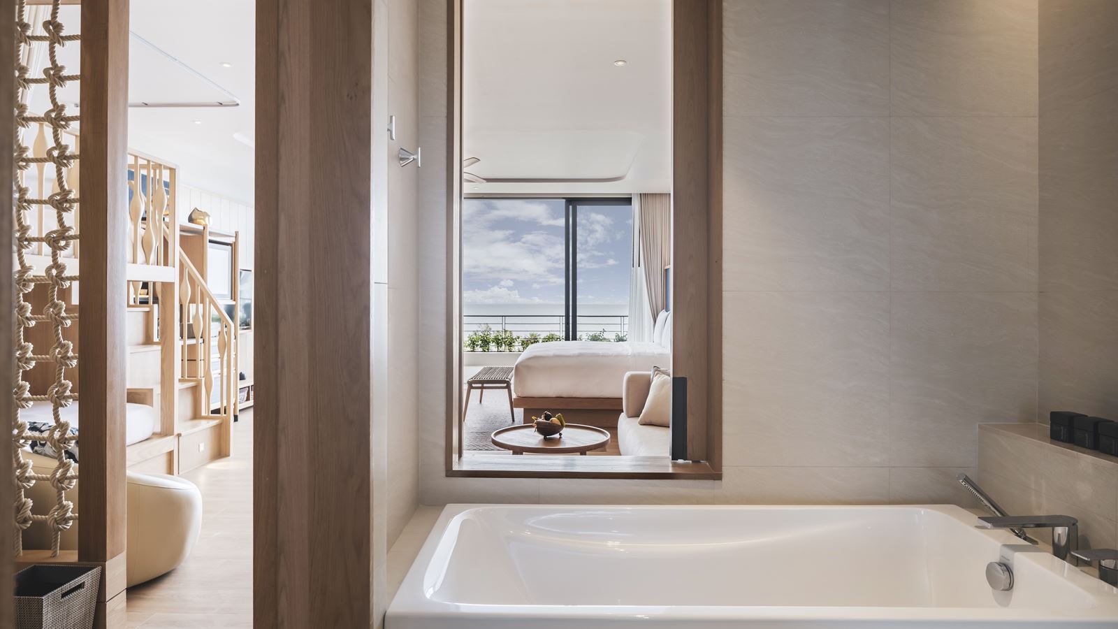 rooms-family-suite-pool-access