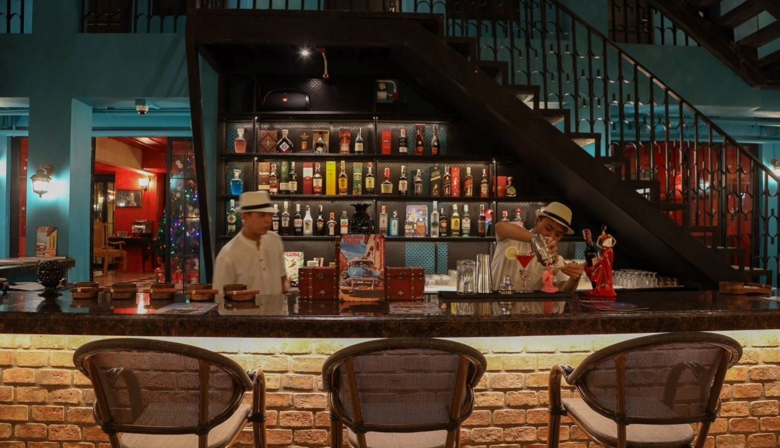 bars-la-habana-bar--restaurant