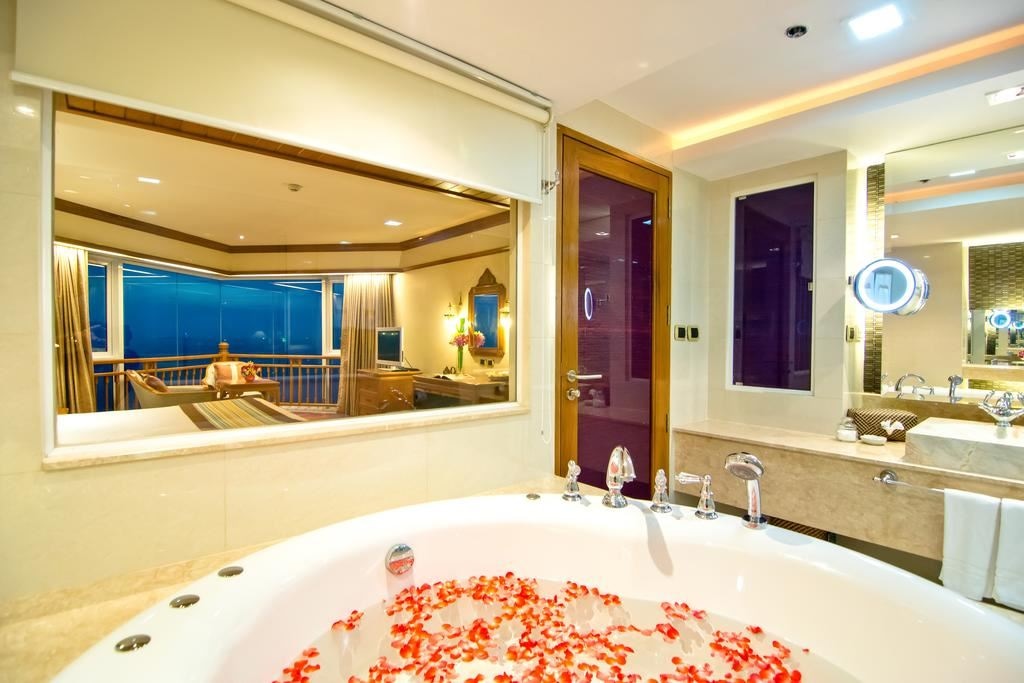 rooms-2-bedroom-theme-suite