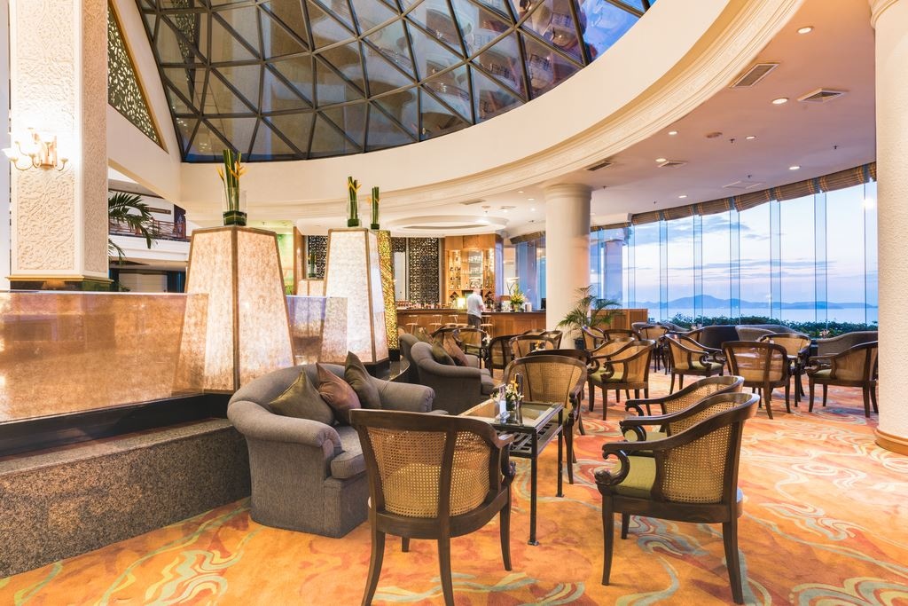 bars-the-bar-at-grand-hotel