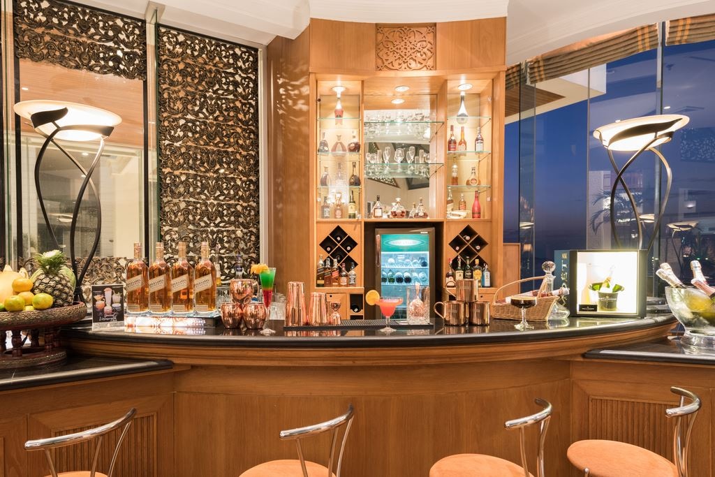 bars-the-bar-at-grand-hotel