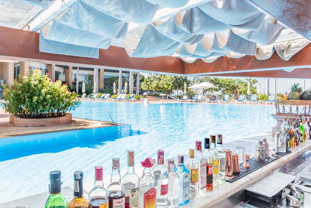 bars-the-bar-at-beach-hotel