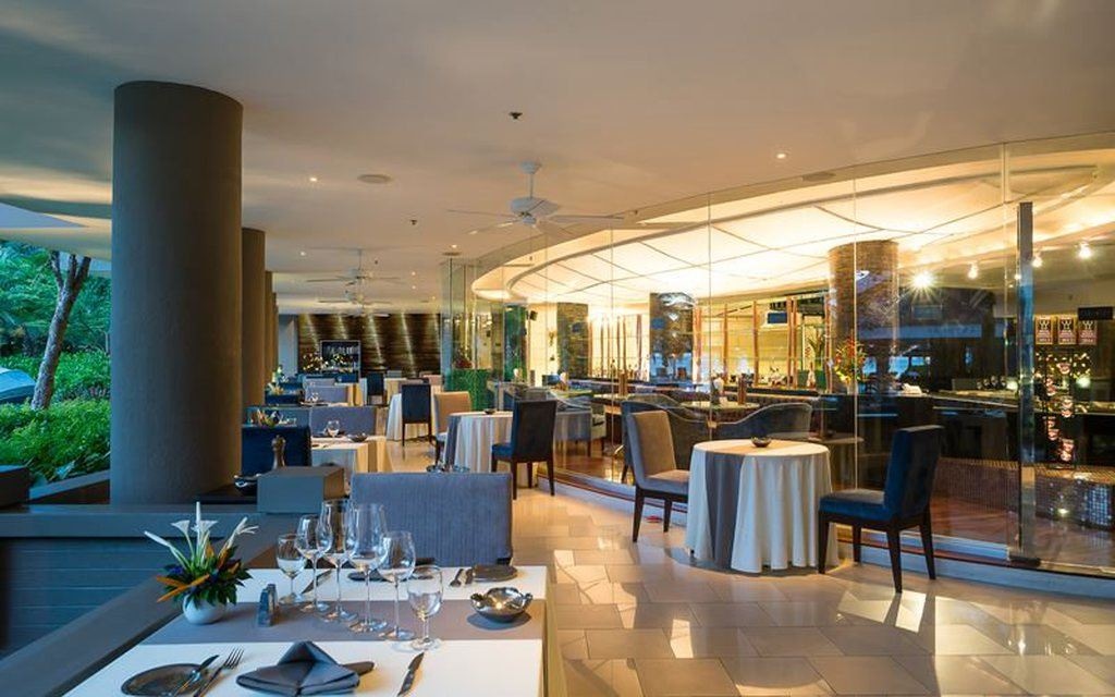 restaurants-terrace-at-caprice