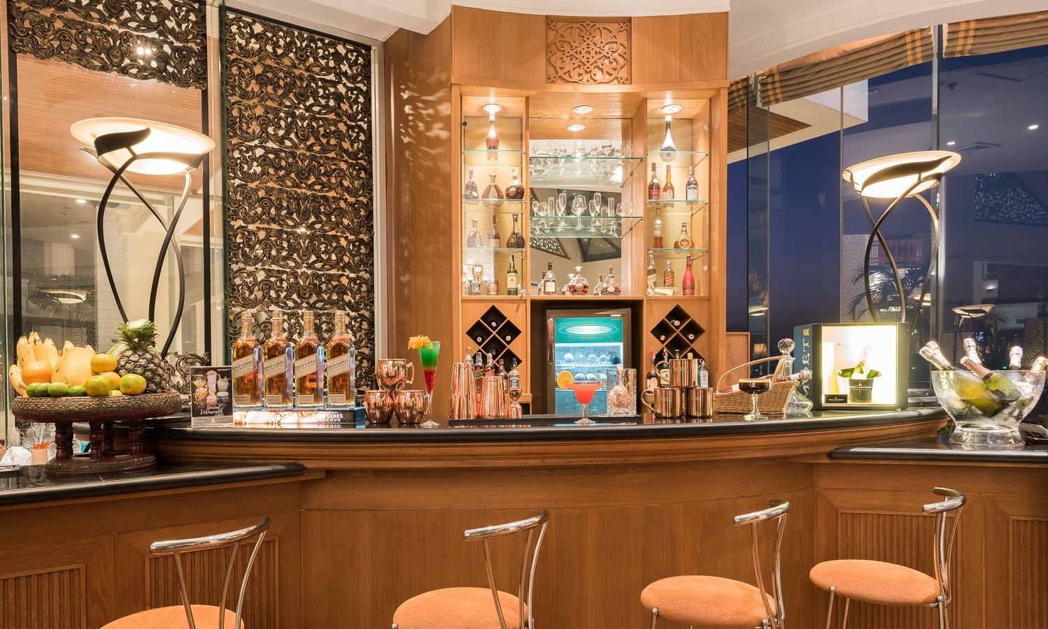 bars-the-bar-at-grand-hotel