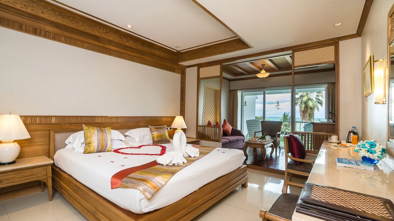 rooms-deluxe-honeymoon-suite