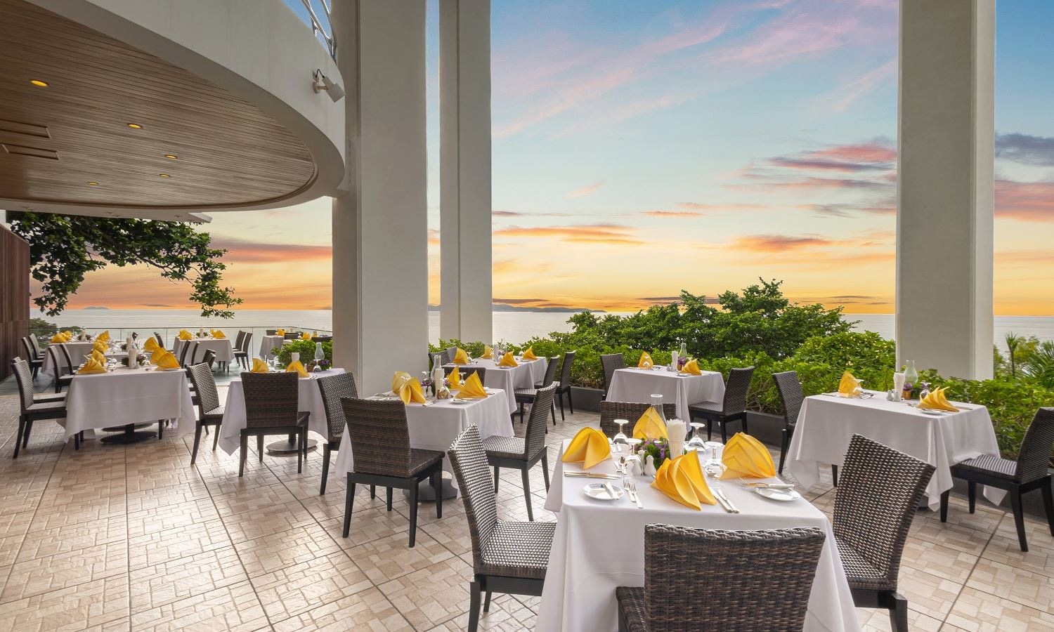 restaurants-larn-thong--authentic-thai-traditions