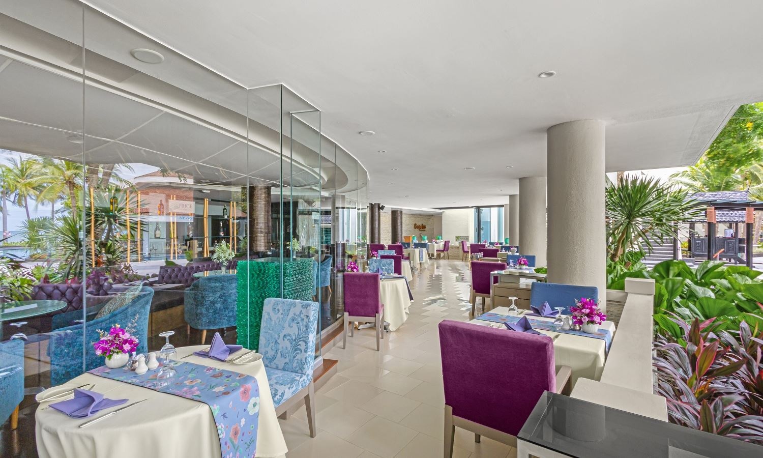 restaurants-terrace-at-caprice