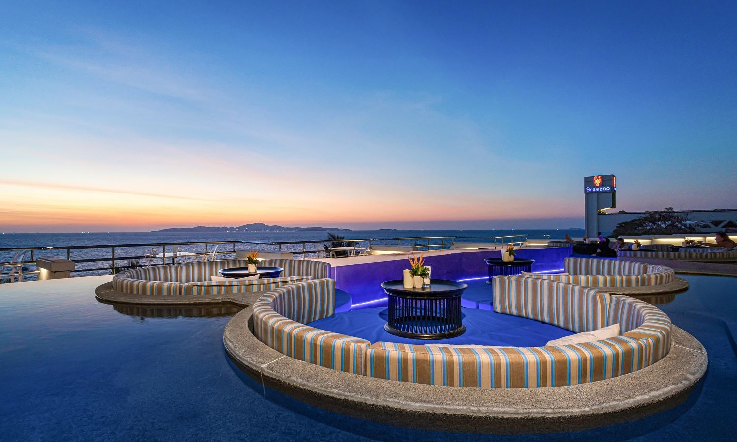 bars-sunset-terrace-lobby-and-bar