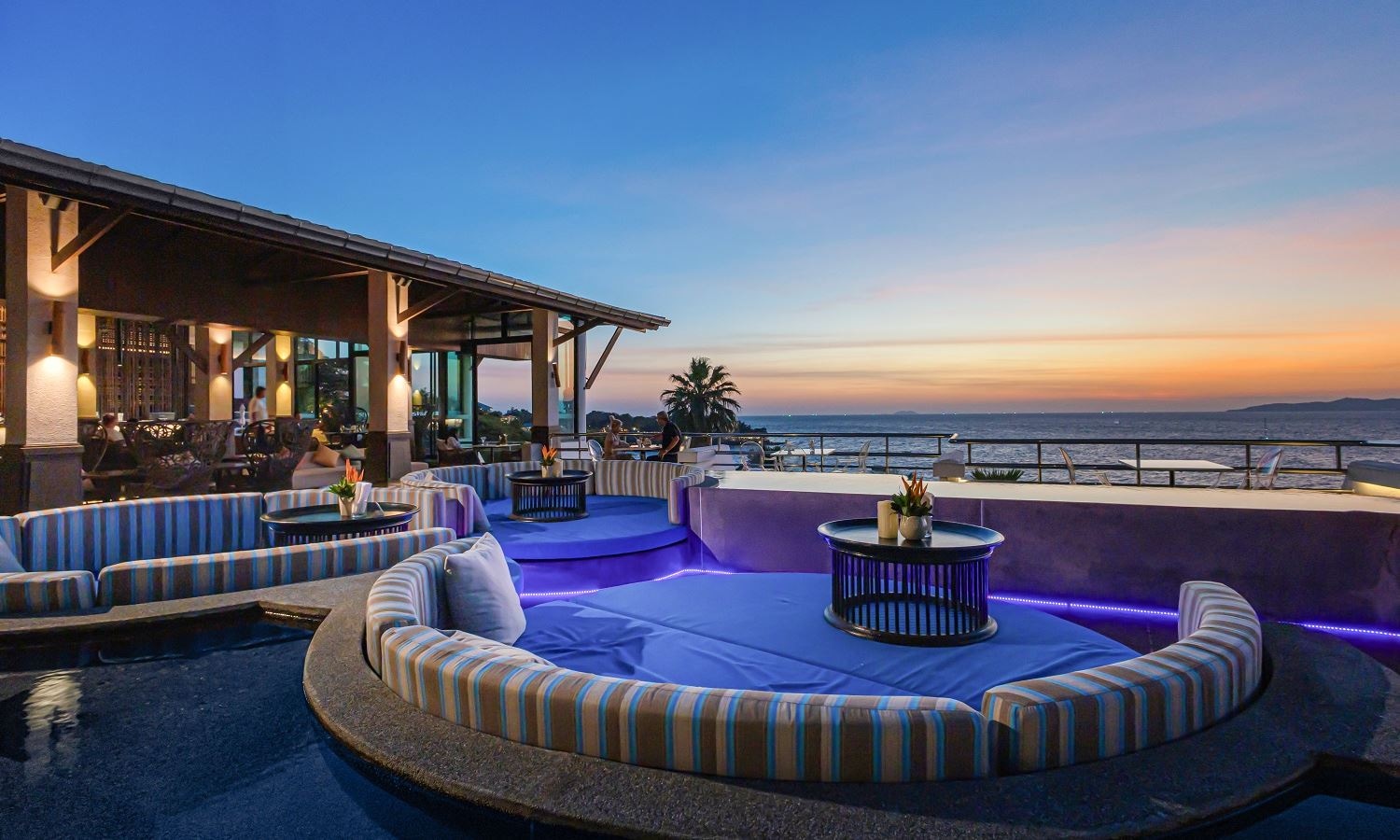 bars-sunset-terrace-lobby-and-bar