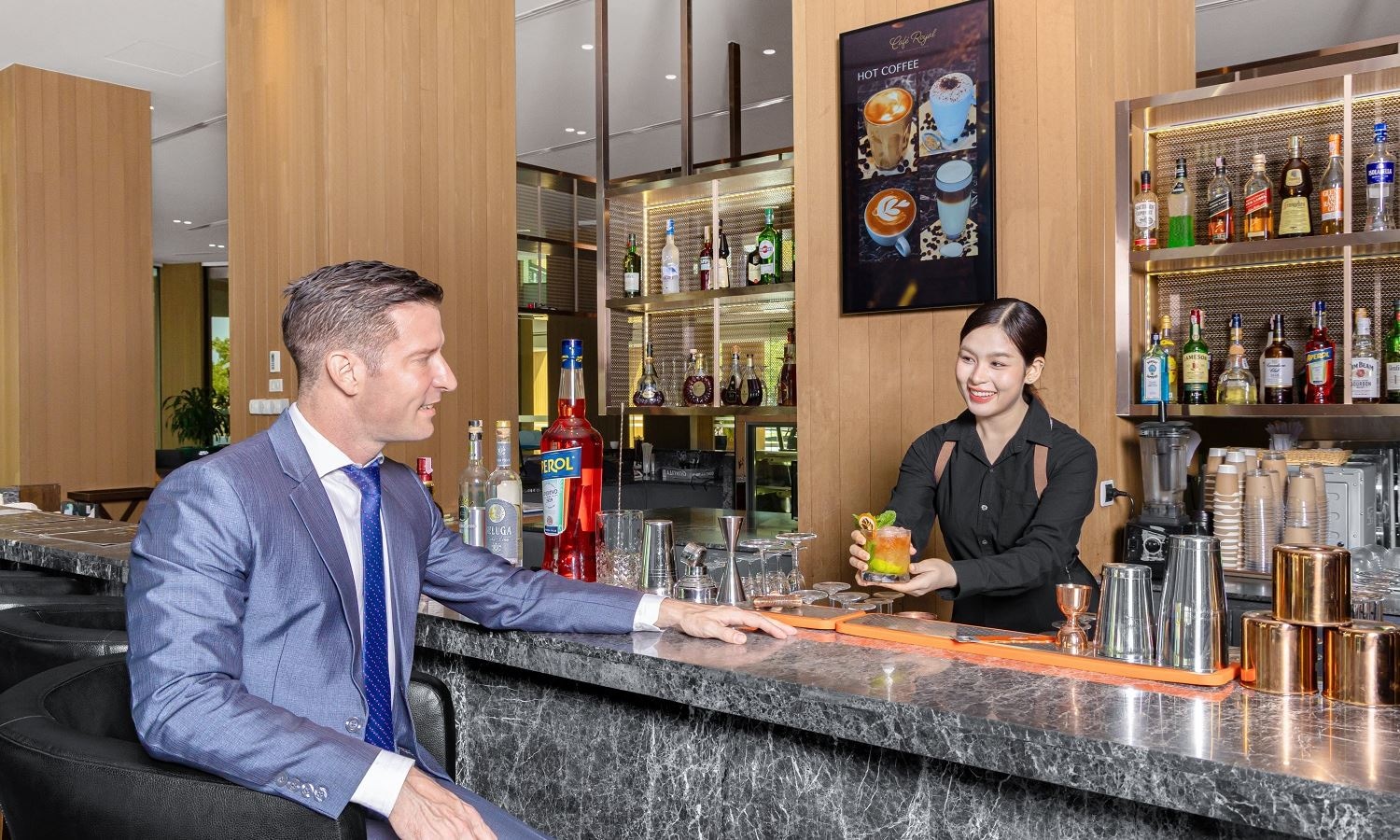 bars-the-bar--royal-cliff-beach-hotel