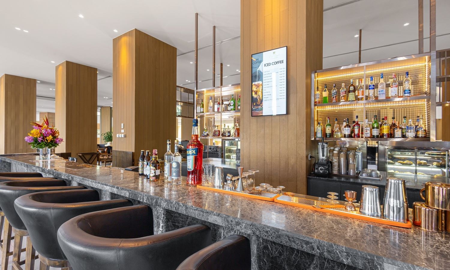 bars-the-bar--royal-cliff-beach-hotel