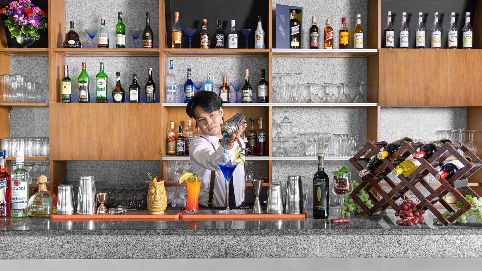 bars-tiki-bar--breezeo