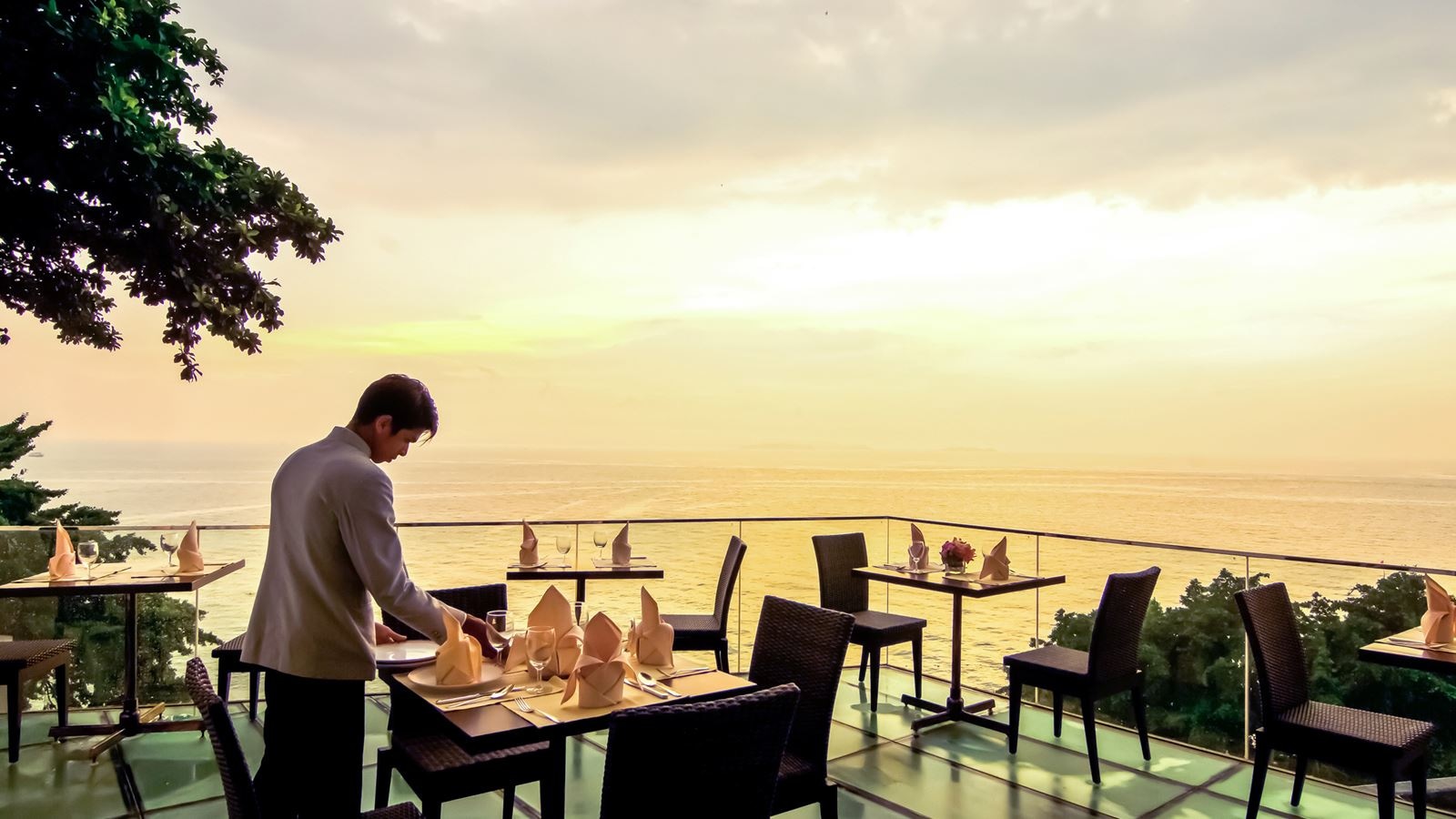 restaurants-larn-thong--authentic-thai-traditions